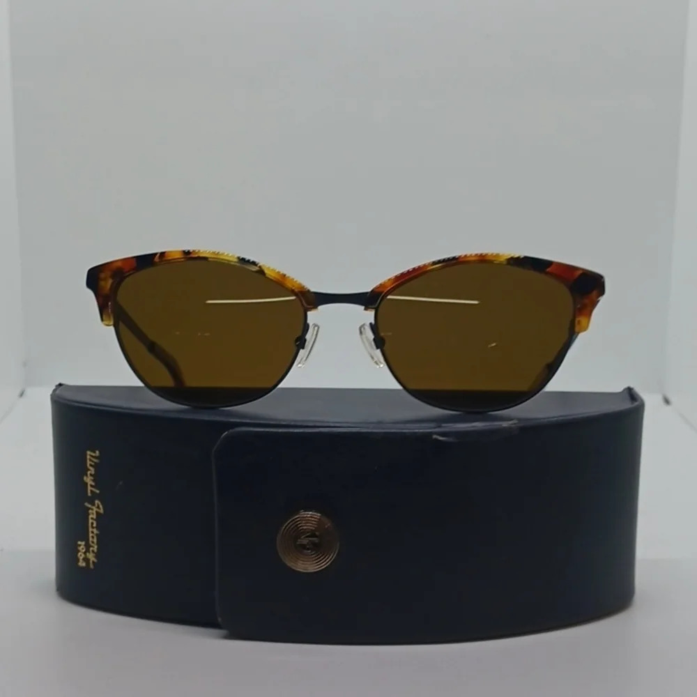 NWT WOMEN'S VINYL FACTORY SUNGLASSES ALEKHINA TORTOISE